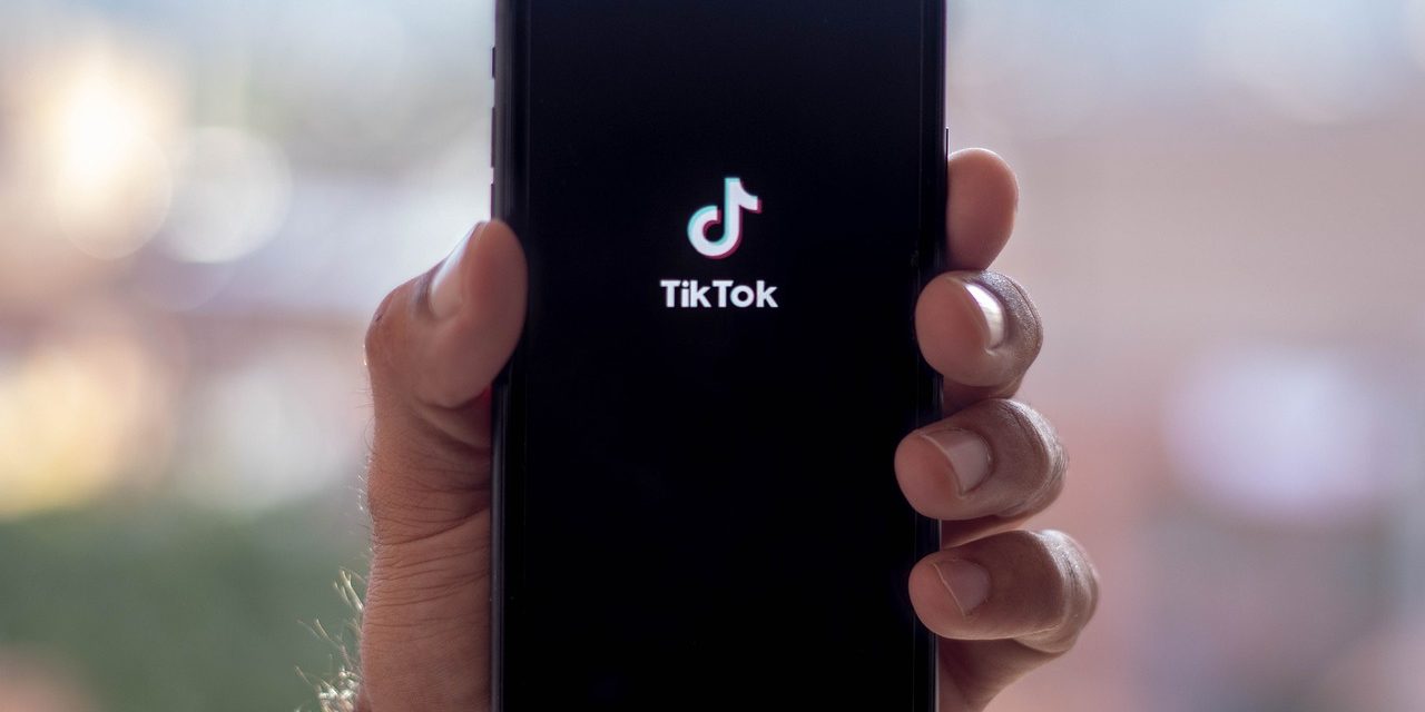 „TikTok“ erklärt für Eltern – Medienelternabend in der Stadtbibliothek