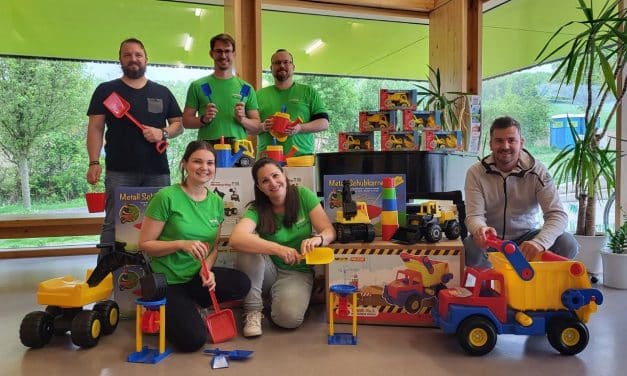 Kindersachenbasar im Rheinhessen-Center beschert Kita Haus der Klänge 2.500 Euro