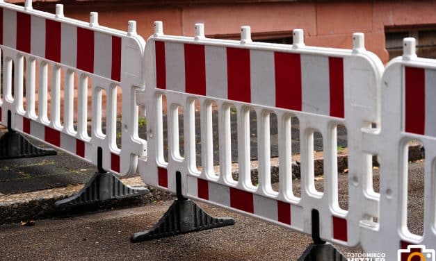 Vollsperrung in der Schlossgasse vom 5. bis 9. Mai 2025 – Herstellung eines neuen Stromanschlusses durch EWR