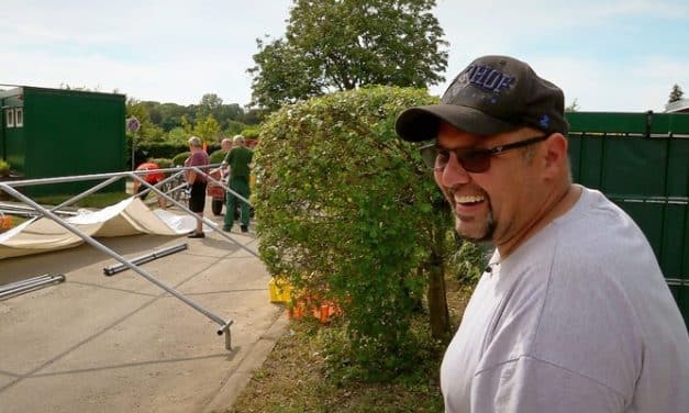 „Von Hecke zu Hecke – Bunte Beetgeschichten“: Feierlichkeiten und eine Notfall-Baumfällung