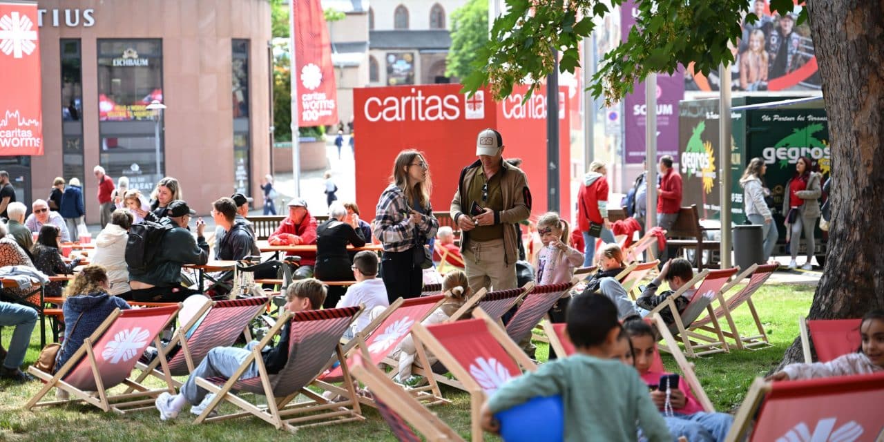 Jubiläum auf dem Domplatz – 1000 feiern 100 Jahre Carita