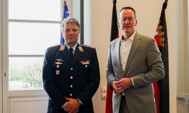 Ebling empfängt neuen Kommandeur des Landeskommandos RLP
