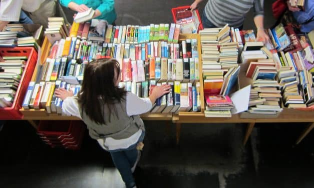 Lesestoff zum Mitnehmen: Bücherflohmarkt in der Stadtbibliothek am 23. & 24. Mai.