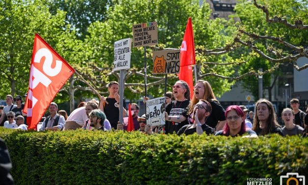 Wormser stellen sich rechtsextremem Aufzug entgegen am 1. Mai – Polizei kontrolliert Teilnehmerin nach Zwischenfall