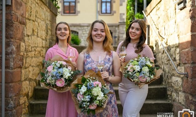Neues Majestäten-Trio vorgestellt: Anna Schweitzer führt künftig das Westhofener Traubenblütenfest an – Krönung folgt zur offiziellen Eröffnung