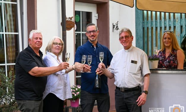 Domsekt für den guten Zweck: Wormser Dombauverein sammelt Spenden für Relief-Sanierung