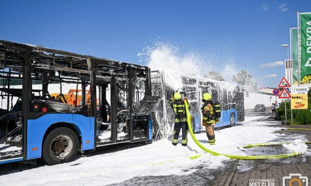 Brennender Bus sorgt für Verkehrschaos in Worms