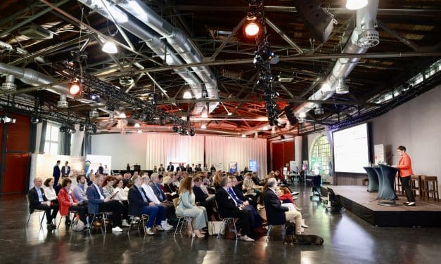 Rekord bei medtech 2025 – Staatssekretärin Petra Dick-Walther zu Gast