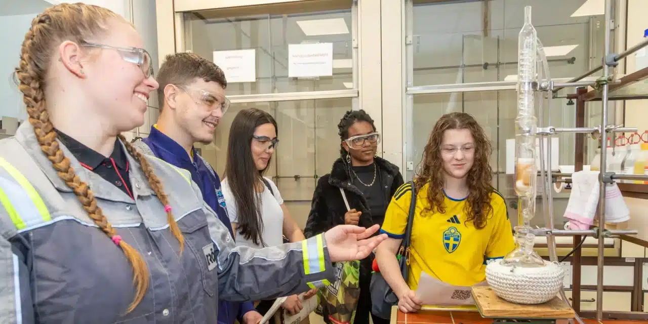 Chemie und Technik hautnah: Vielfalt der Ausbildung beim Tag der offenen Tür