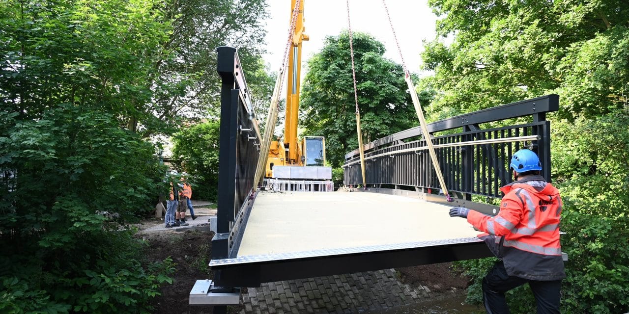 Neue Fußgängerbrücke über Eisbach eingesetzt – Verbindung zwischen Weinsheim und Horchheim steht wieder