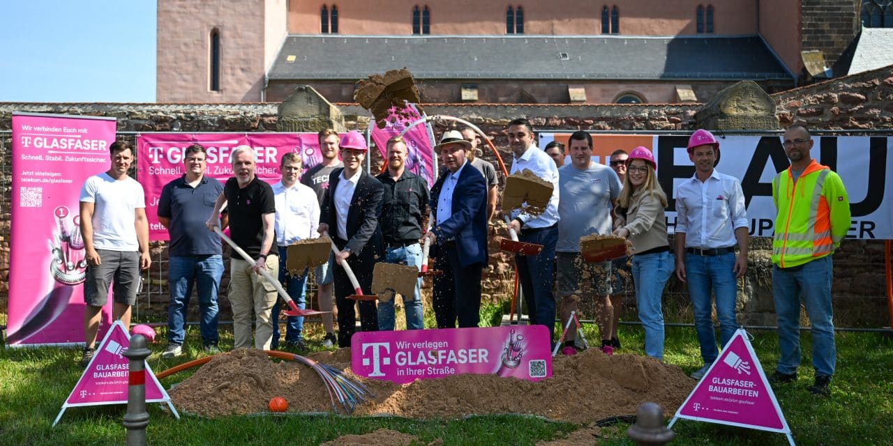 Glasfaser für Worms: Spatenstich für die digitale Zukunft