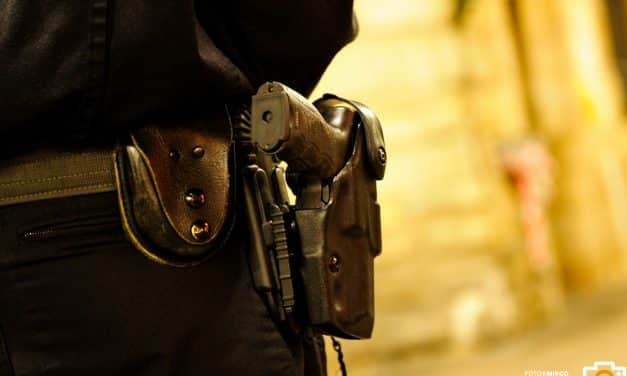 Zeugenaufruf der Bundespolizei – Mann bedroht Reisende im Zug mit Messer