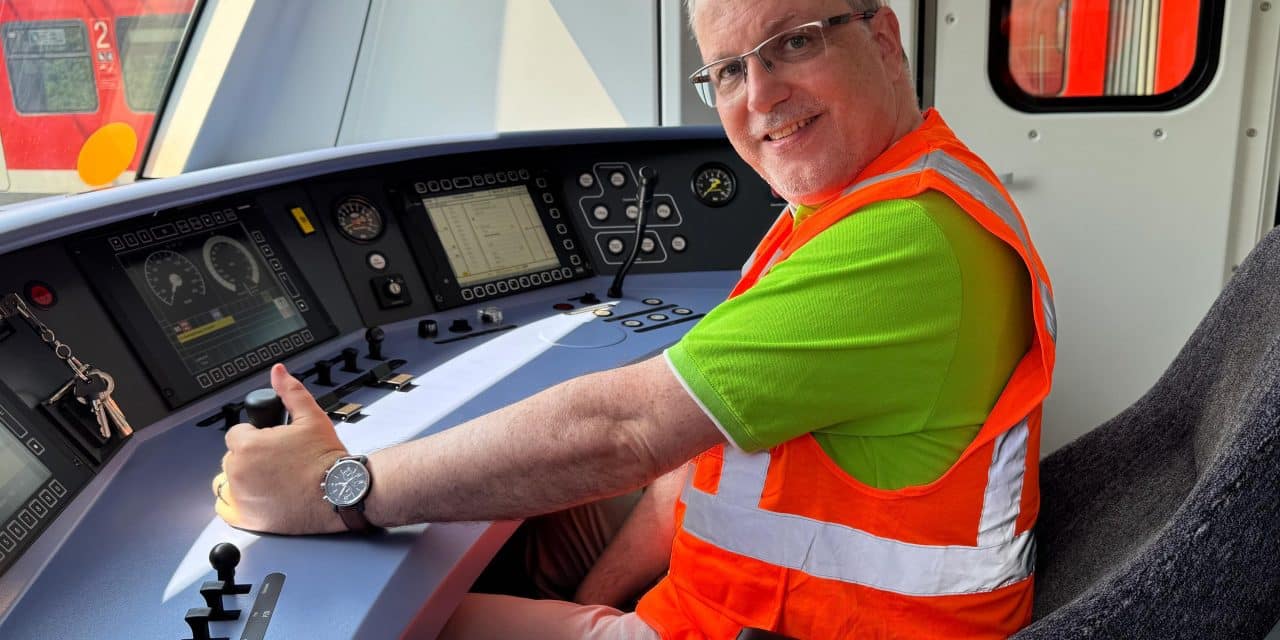 FFH „Guten Morgen Hessen“-Moderator Johannes Scherer wird Lokführer für einen Tag
