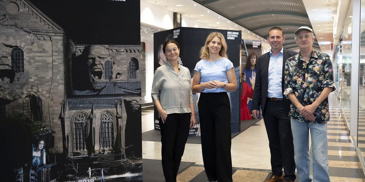 Kaiser-Passage: Ausstellung mit XXL-Bildern weckt Vorfreude auf die Nibelungen-Festspiele