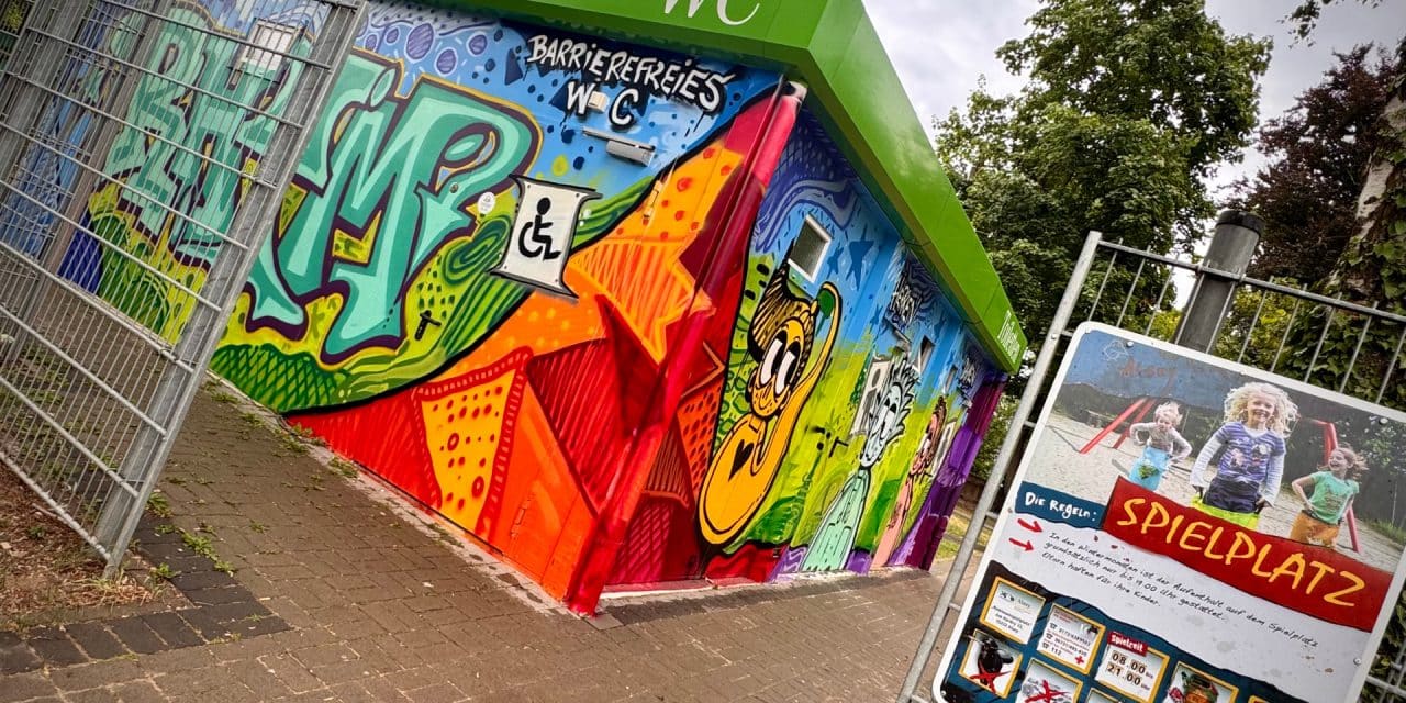 Frisches Design für stilles Örtchen: Toilettenhäuschen „Am Herdry“ neu gestaltet