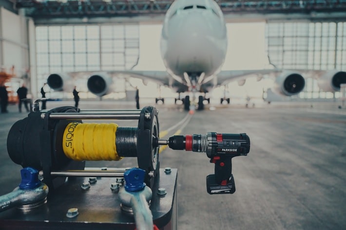 Weltrekord: Akku-Bohrschrauber von PARKSIDE zieht größtes Passagierflugzeug der Welt