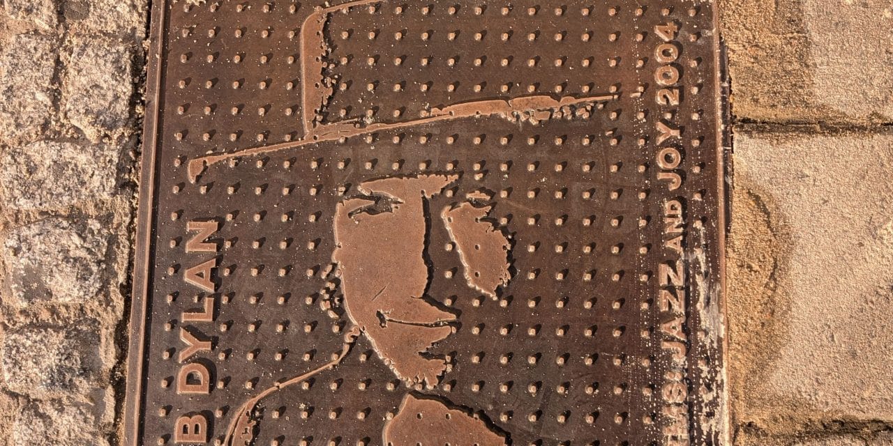 Musiker-Denkmal für „Worms: Jazz & Joy“: Erste Bodenplatten der „Street of Music“ verlegt