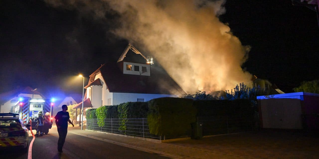 Nächtlicher Garagenbrand in Osthofen – Polizei ermittelt zur Ursache