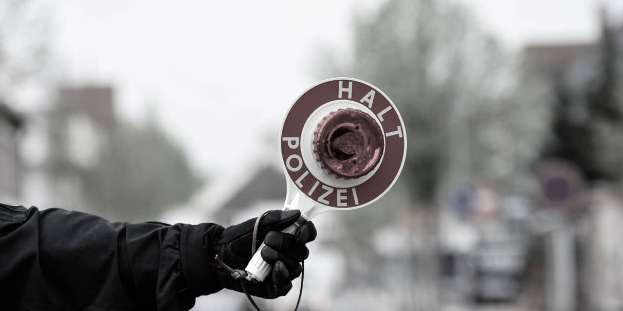 Abfahrkontrollen; mehrere Trucker müssen stehen bleiben
