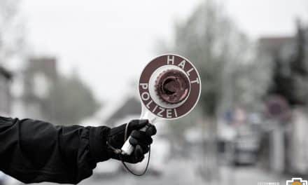 Abfahrkontrollen; mehrere Trucker müssen stehen bleiben
