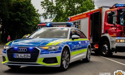 Zusammenstoß in Frankenthal zwischen Pkw und Regionalbahn – ein Leichtverletzter, hoher Sachschaden