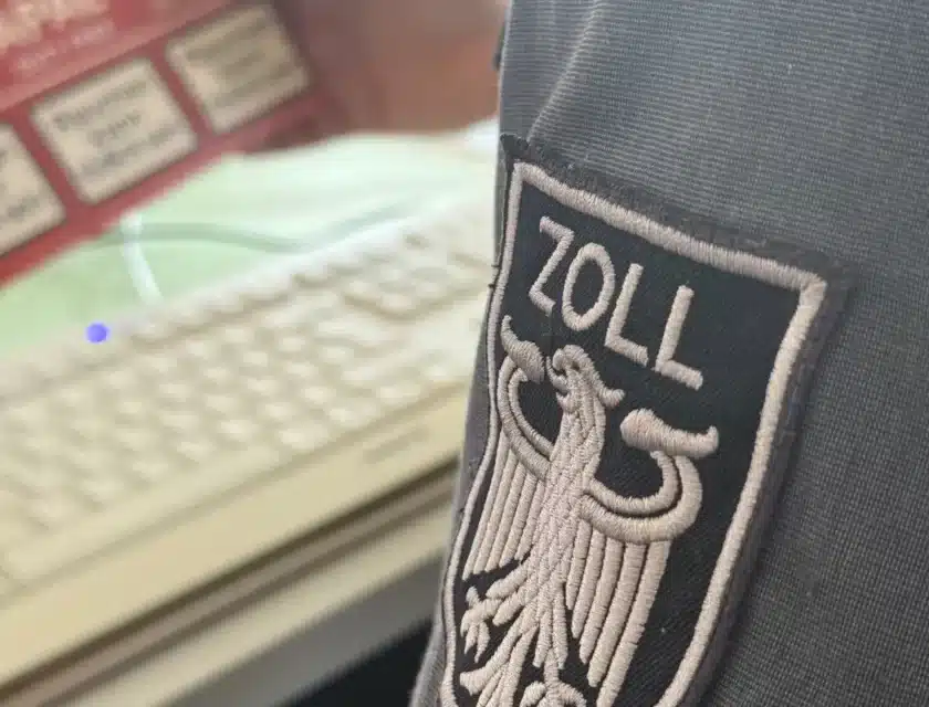 Fehlinformationen aus dem Internet mehr als 9.000 Zigaretten zu viel im Gepäck