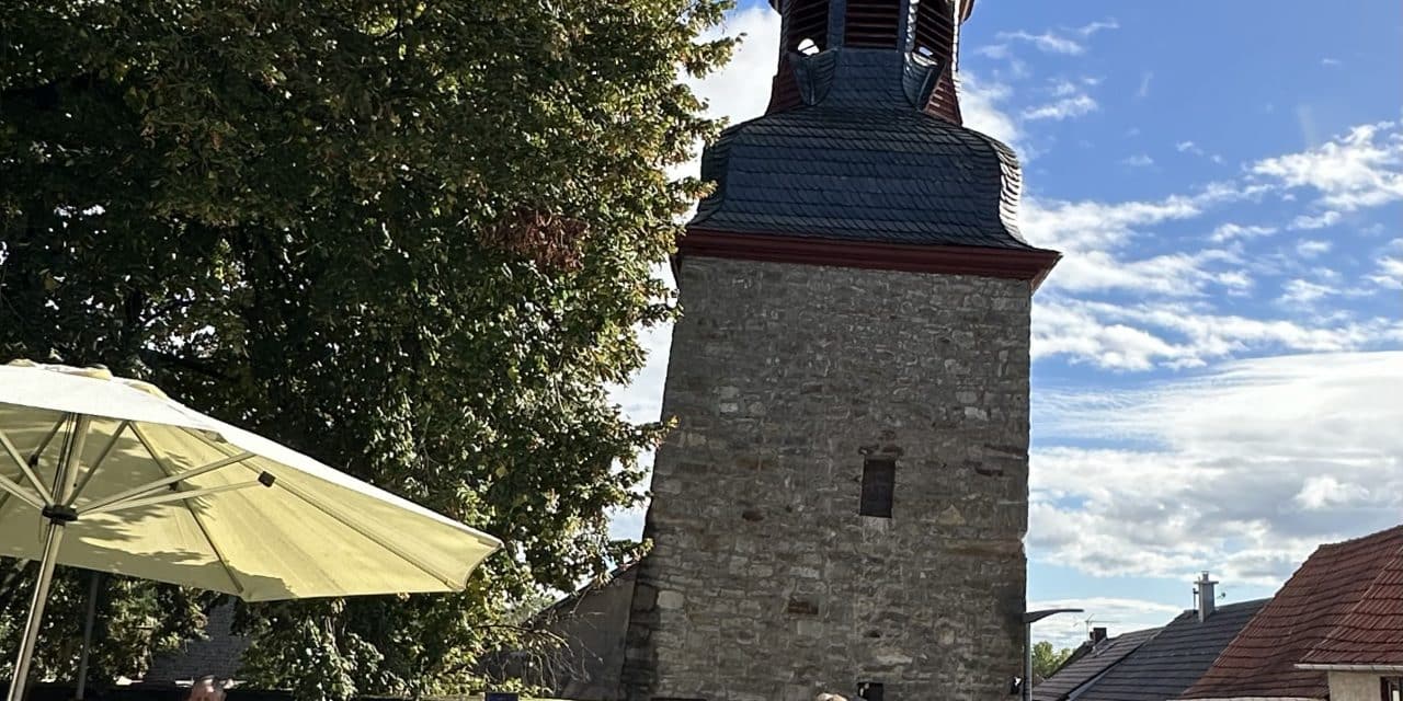 Schiefer Turm von Gau-Weinheim im Fokus des Denkmaltags