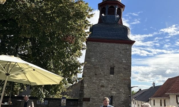 Schiefer Turm von Gau-Weinheim im Fokus des Denkmaltags