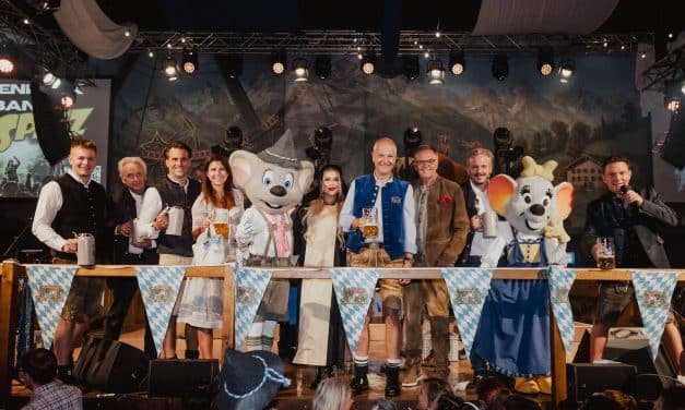 Festlicher Auftakt: Stefan Mross und Familie Mack starten das Oktoberfest im Europa-Park
