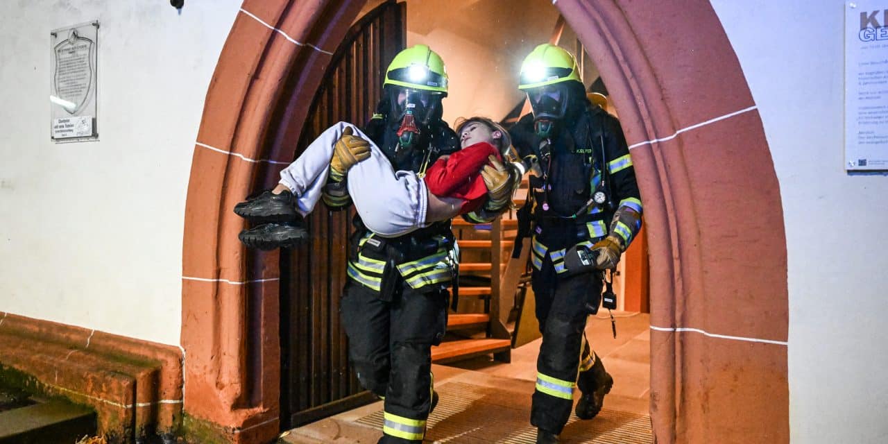 Realitätsnahe Großübung in Westhofen: Feuerwehr trainiert komplexes Einsatzszenario mit 90 Kräften