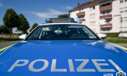 Ungebremst ins Heck – LKW rammt geparkten Lastwagen nähe Worms