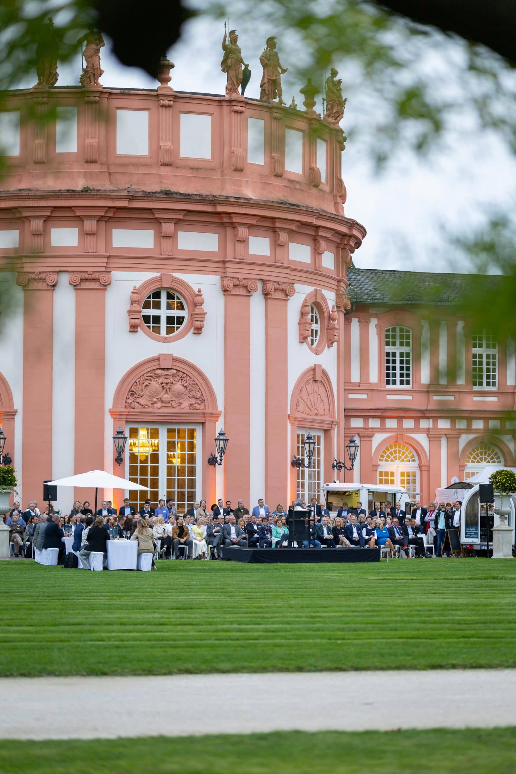 Schloss Biebrich als eindrucksvolle Kulisse für den ersten Hessischen Nachhaltigkeitsempfang