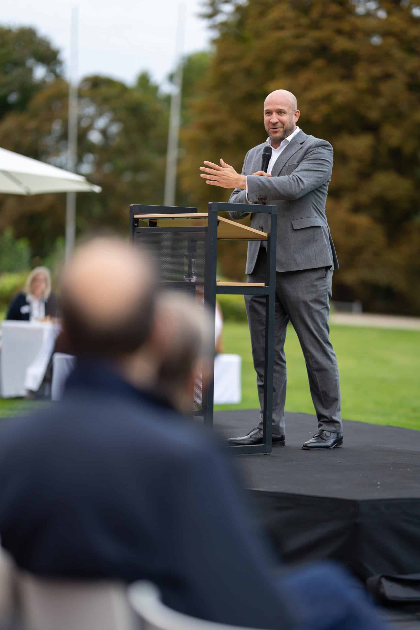Staatsminister Ingmar Jung bei seiner Ansprache