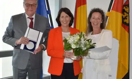 Schmitt verleiht Wirtschaftsmedaille an Tanja Stephan und Bernd Höhne