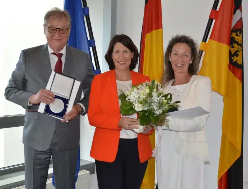 Schmitt verleiht Wirtschaftsmedaille an Tanja Stephan und Bernd Höhne