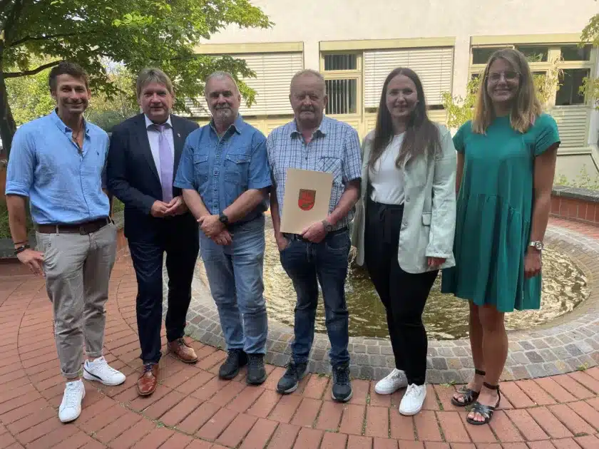 Dank für jahrzehntelangen Einsatz in Zulassungsstelle und Schule