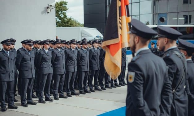 Verstärkung für die Bundespolizei: 81 Neue am Flughafen Frankfurt vereidigt