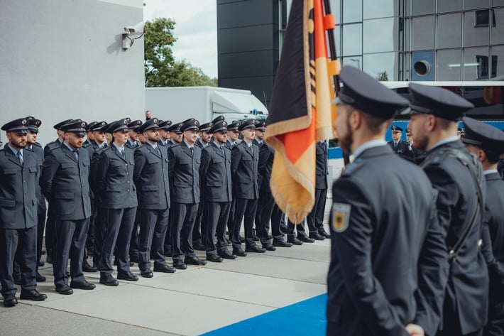 Verstärkung für die Bundespolizei: 81 Neue am Flughafen Frankfurt vereidigt