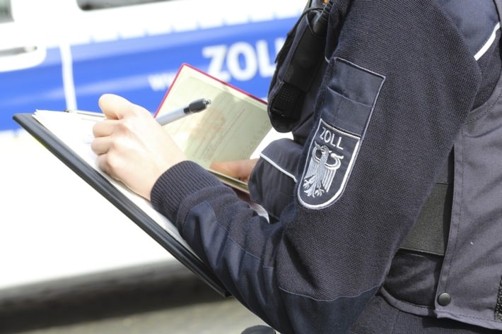 Bundesweite Kontrolle: Koblenzer Zoll prüft Betriebe auf Schwarzarbeit