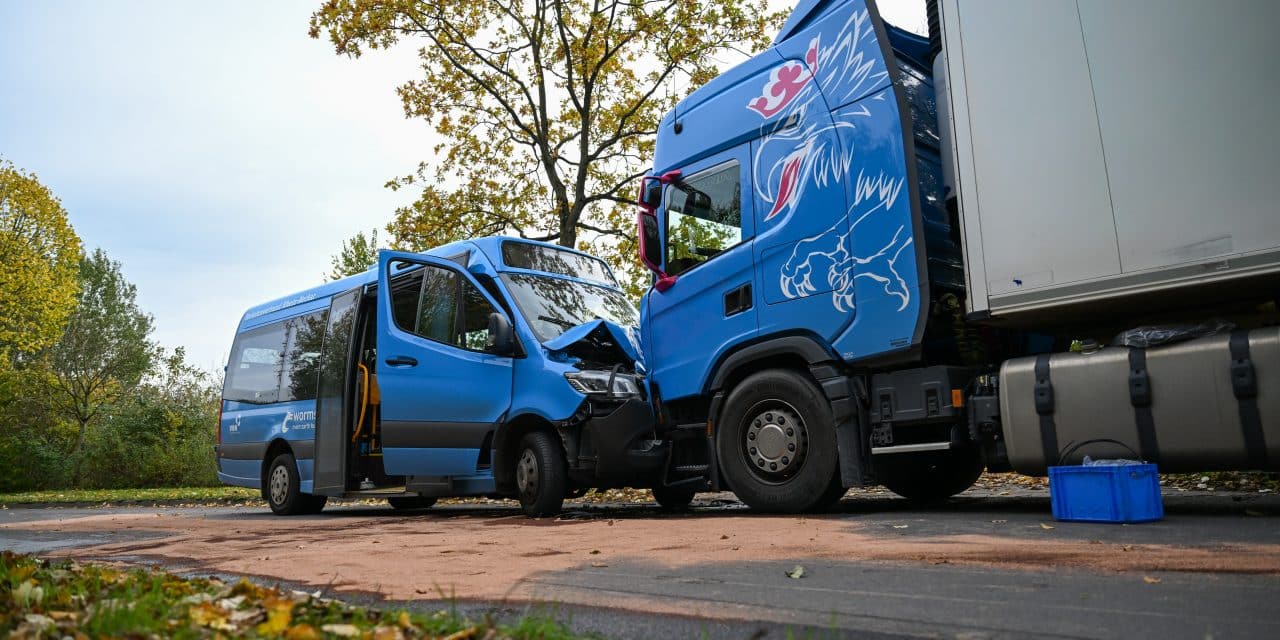 Verkehrsunfall in der Alemannenstraße: Drei Personen leicht verletzt