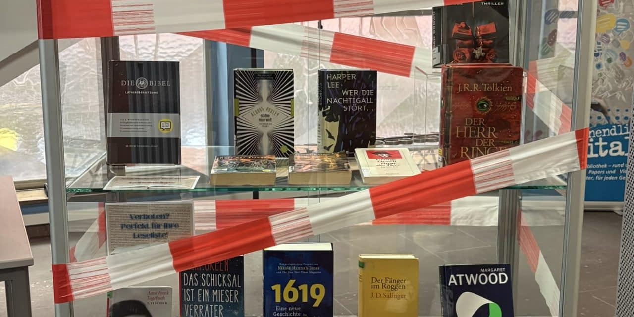 Aktion der Stadtbibliothek Worms setzt Zeichen für Meinungsfreiheit