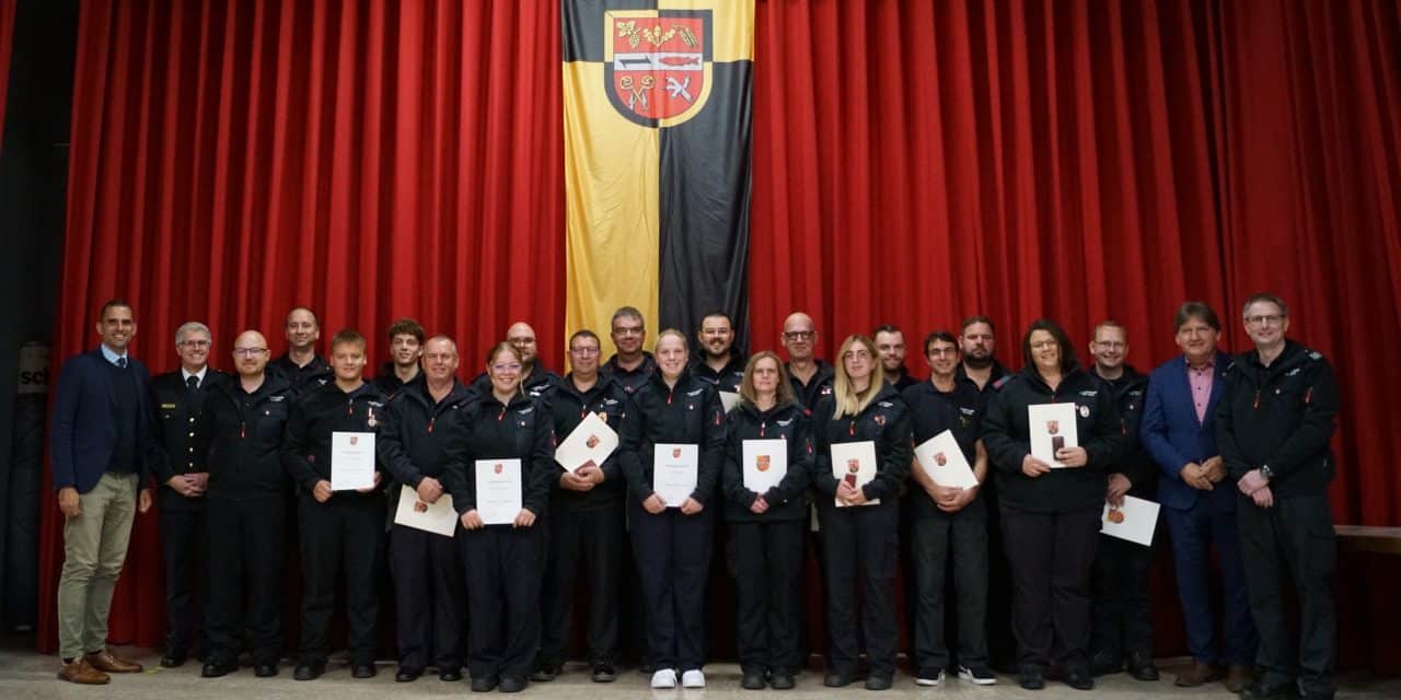 Im Einsatz für uns alle – Feuerwehr ehrt Helden des Alltags