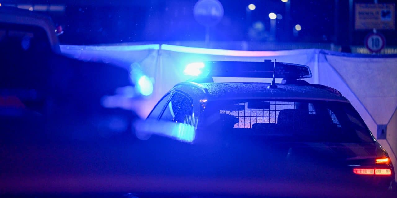 Brutale Attacke in der S8: Vermummte greifen Fußballfans in Frankfurt-Niederrad an