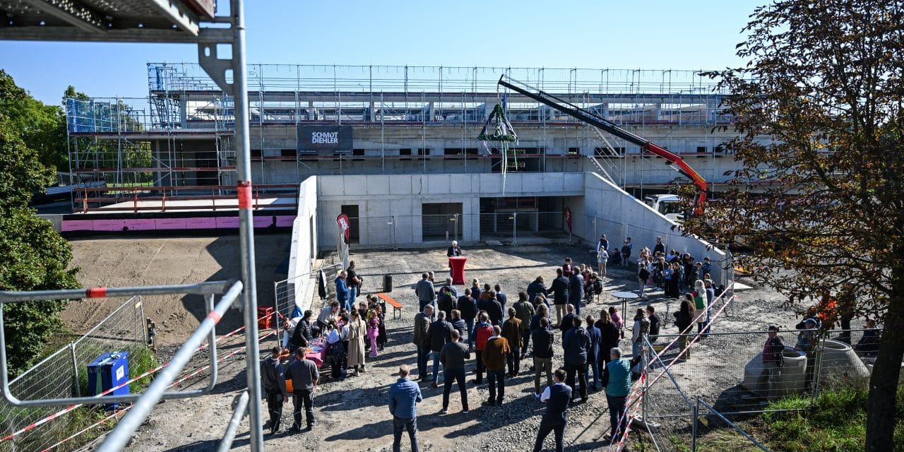Richtfest für neue Grundschule am Festplatz: Osthofen baut Zukunft für Kinder und Gemeinschaft