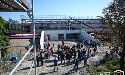Richtfest für neue Grundschule am Festplatz: Osthofen baut Zukunft für Kinder und Gemeinschaft