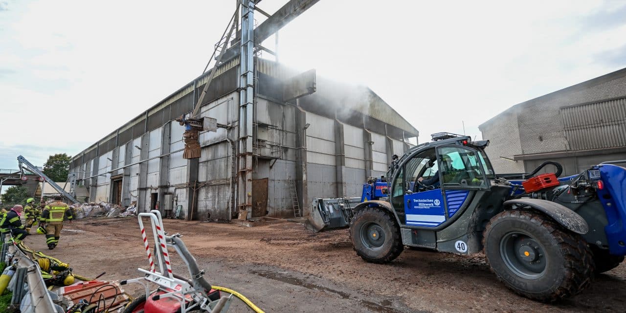 Dicke Luft in der Hafenstraße in Worms – Feuerwehreinsatz hält noch mehrere Stunden an