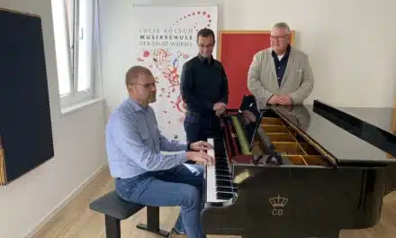 Landtagsabgeordneter Dirk Beyer besucht die Lucie-Kölsch-Musikschule in Worms