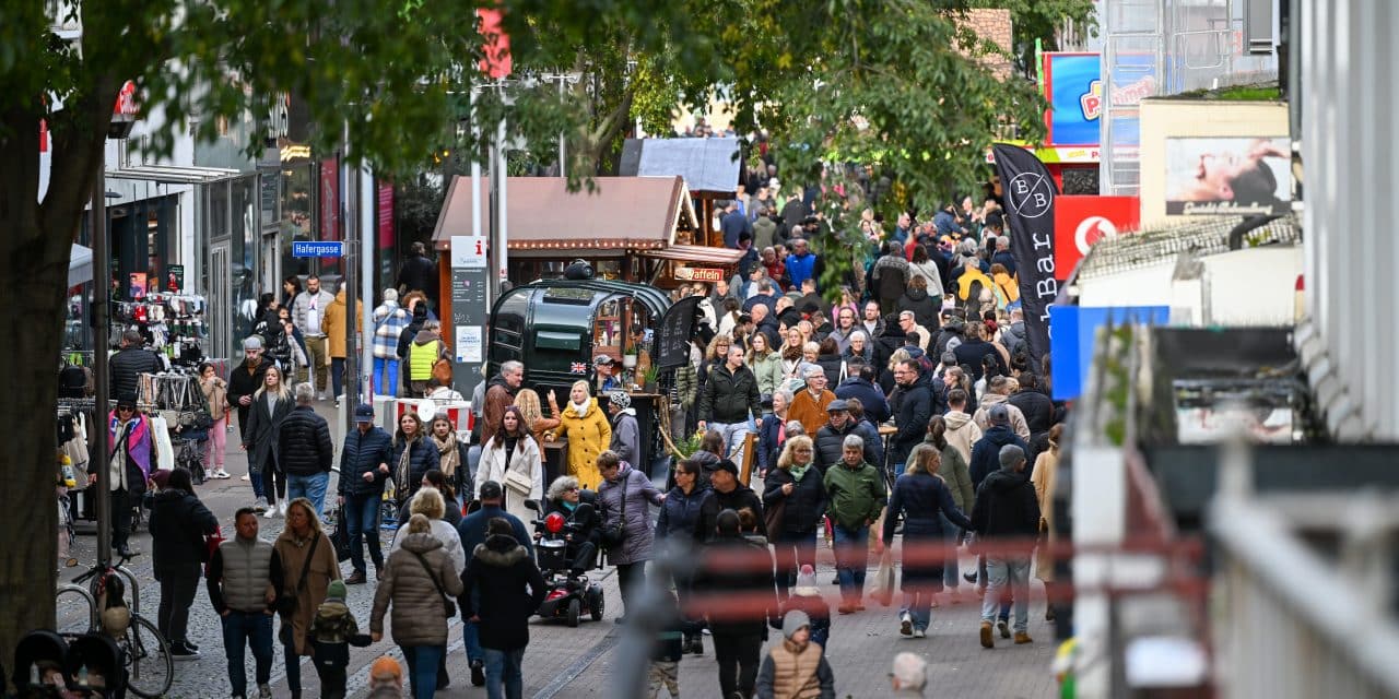 Bummeln, Schlemmen, Staunen – Mantelsonntag lässt Worms erstrahlen