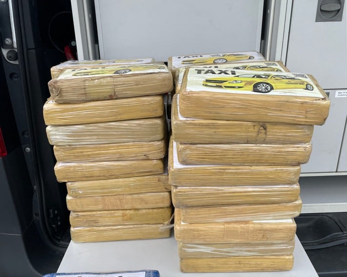 51 Kilo Kokain im Schrank: Drogenfund an hessischer Raststätte