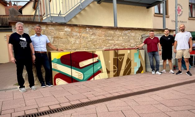 Aus Grau wird Bunt: Aus langweiligen Stromkästen in der Stadt werden kleine Kunstwerke